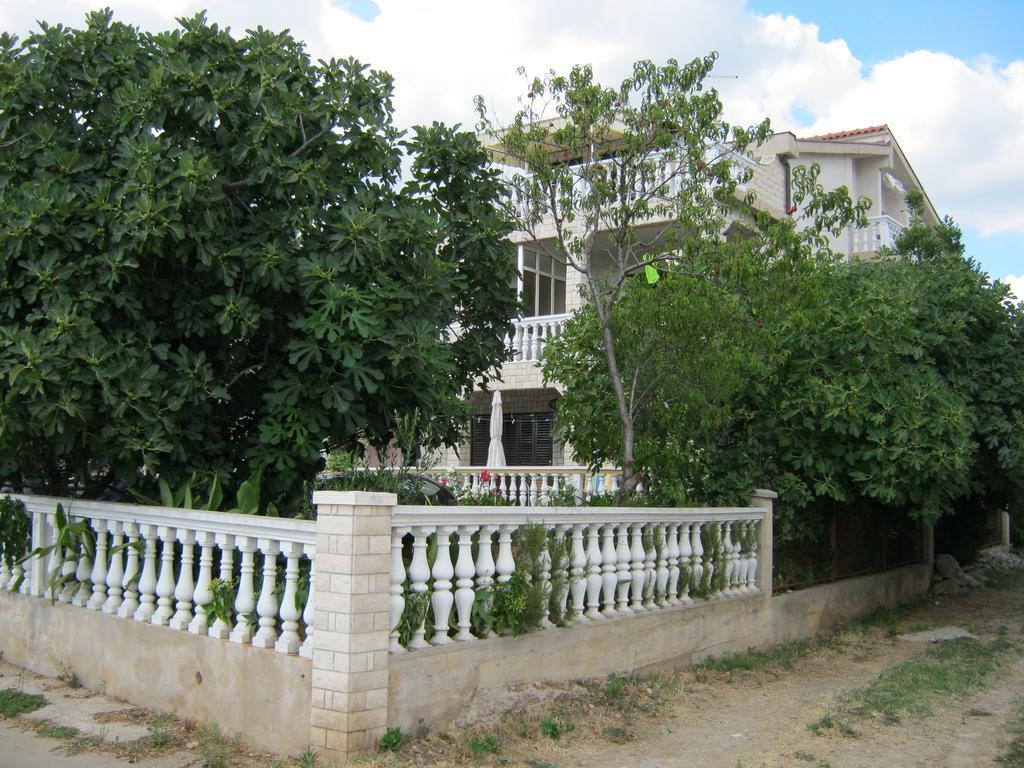 Apartments Nestor Tribunj  Exterior photo
